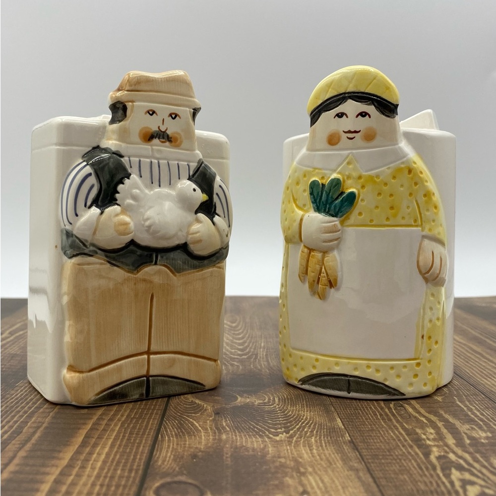 Les Artisans Sigma Salt Pepper Shakers Tastesetter Farmer Wife Vintage 1983 Gift